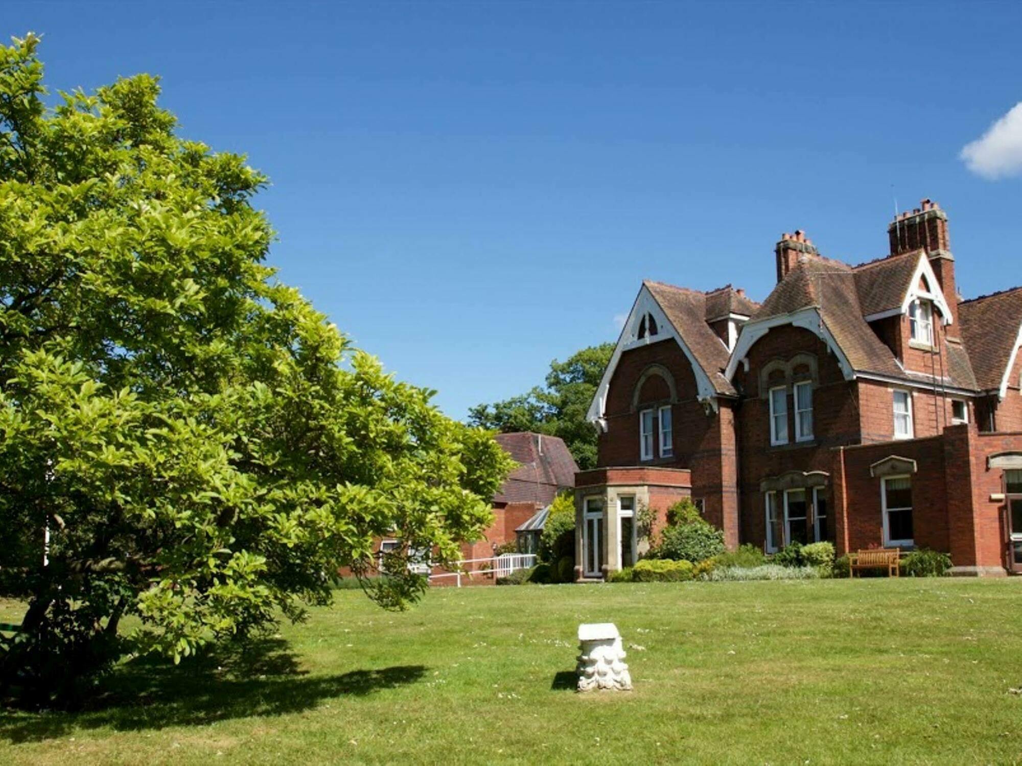 Stourport Manor Hotel Exterior photo
